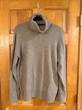 Old Navy Sosoft turtleneck tunic sweater size medium.